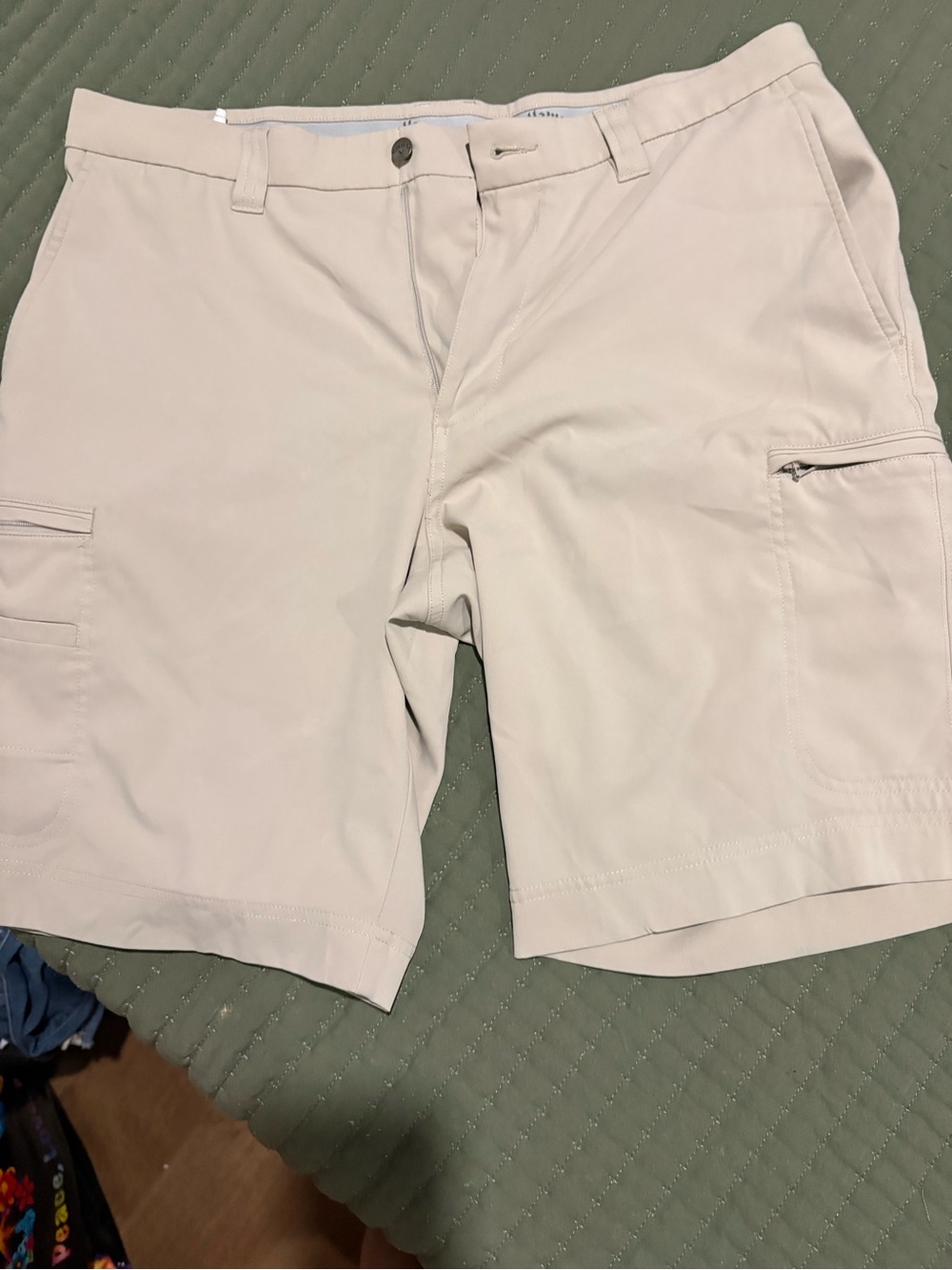 Callaway Men's Cargo Shorts in Light Tan